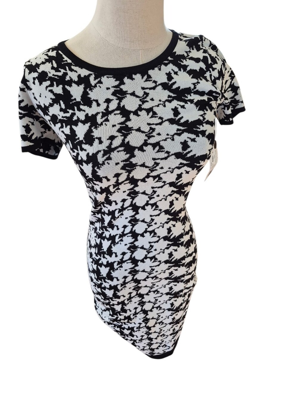 Black & White Floral Knit Short-Sleeve Dress Artelier Size P